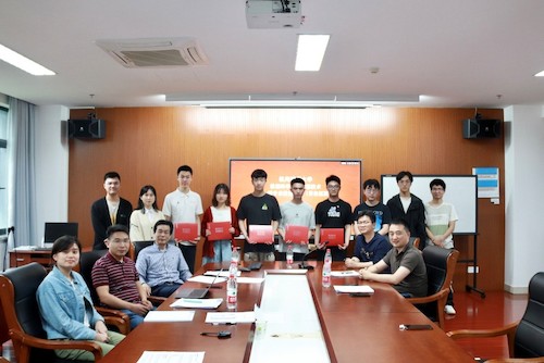 参赛获奖选手和评委合影留念