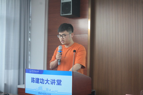 第一届共青团巴黎人
团委副书记仲卓凡